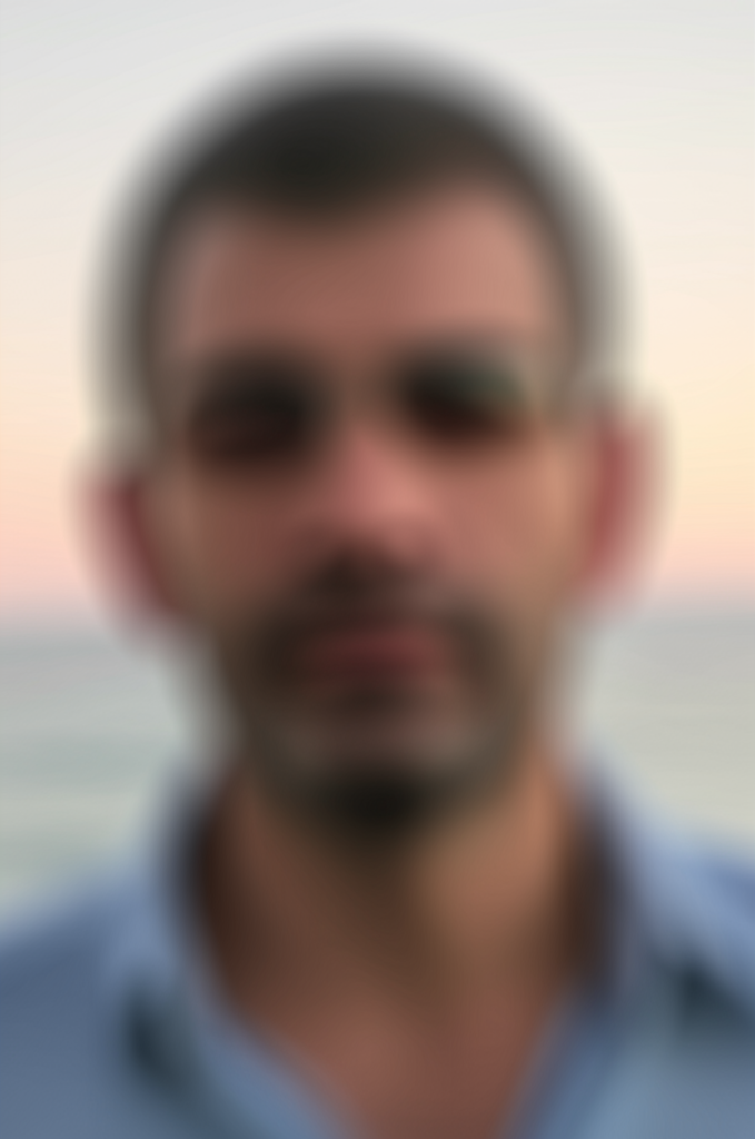 Retrato borroso y desenfocado antes del procesamiento con algoritmo de mejora de imagen